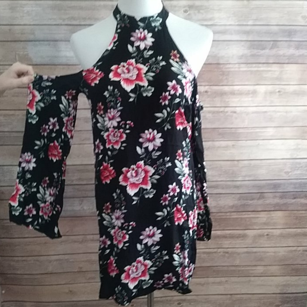 🎈Sale🎈Forever 21 Cold Shoulder Dress Size Small